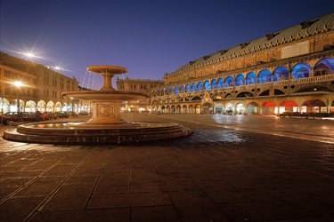 Piazza delle Erbe e della Frutta a Padova
