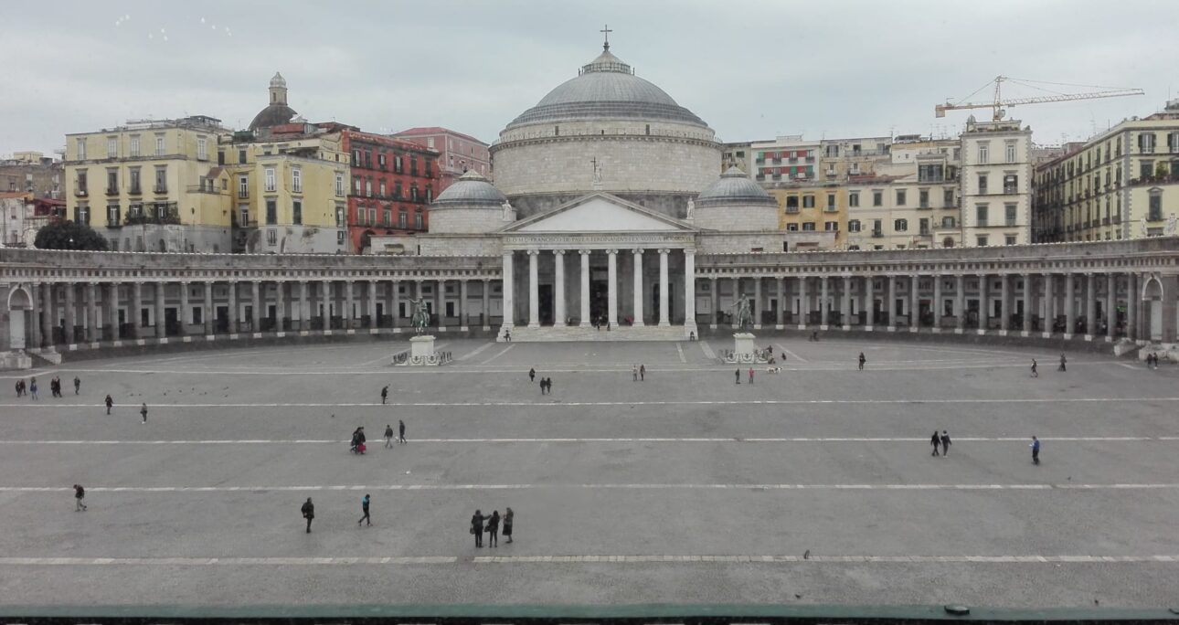 5 curiosità su Piazza del Plebiscito a Napoli